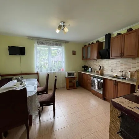 будиночок на лузі * إزكي