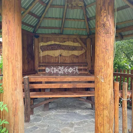 будиночок на лузі بيت للعطل