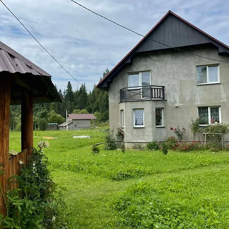 будиночок на лузі إزكي